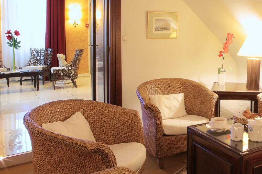 Best Western De Diane Nevers Eksteriør bilde